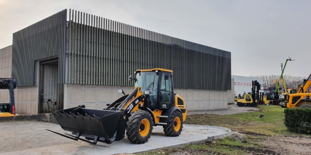 Construction d'une concession JCB sur deux niveaux en ossature métallique à Libercourt